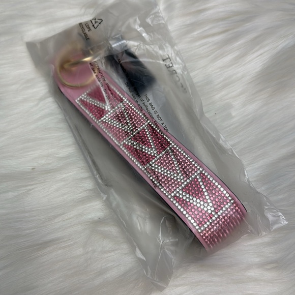 NWT Victoria’s Secret Pink Limited Edition Sparkle Logo Wristlet Strap Keychain - Picture 3 of 4